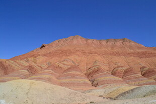 壮丽多彩的丹霞地貌山丘