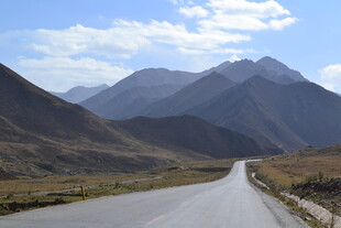 山间公路 通往远方美景
