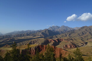 壮美丹霞地貌山间美景