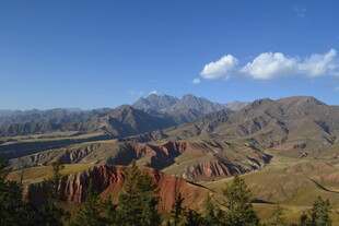 壮丽多彩的山地风光