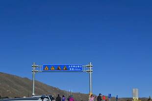 草原景区入口的欢乐景象