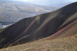 山峦风光 俯瞰山下景致