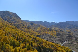秋日山间美景