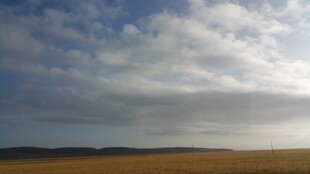 广袤天地间的蓝天白云