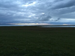 草原暮色 云遮天际