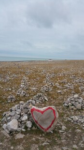 心形石于旷野中的浪漫