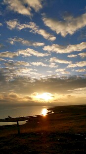 夕阳下的海边美景