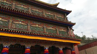 中式古建筑寺庙外观