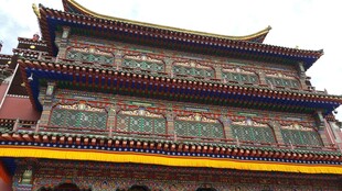 中式古建筑精美屋檐一角