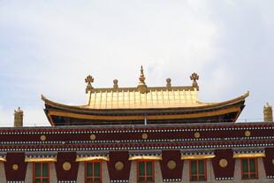 藏式金顶建筑