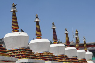 藏式白塔建筑景观