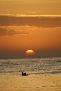 海上落日孤舟景