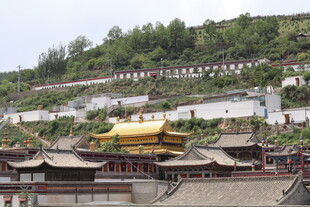 古建群依山而立显古韵