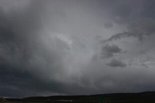 乌云密布的阴沉天空