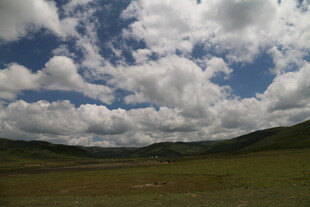 草原蓝天白云壮美风光