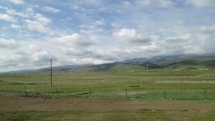 草原风光 远山与蓝天白云