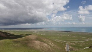 草原与海的辽阔风光