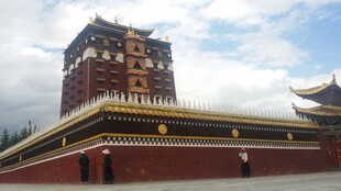 藏式风格宏伟建筑外观