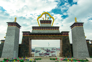 藏式风格宏伟建筑景观