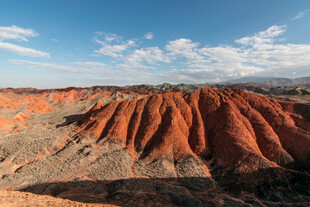 壮丽红土峡谷景观