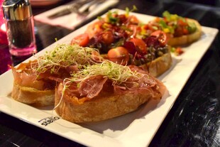 美味多样的西式餐点拼盘