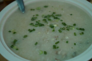 一碗鲜香葱花粥