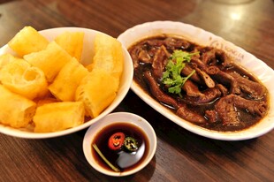 美味卤味与炸物组合