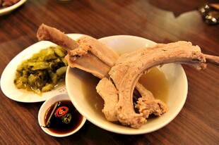 卤味大骨头 搭配爽口小菜