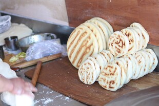 传统手工烤制的美味面饼