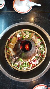 美味火锅菜品丰富诱人