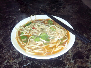 美味汤面配青菜