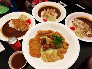 丰盛中式菜肴美食拼盘