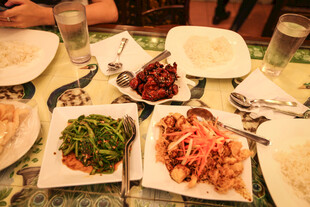 丰盛餐桌美食诱人瞬间