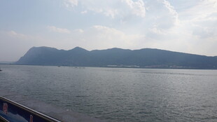 海上远山风景