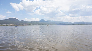 湖畔风光 远山近水景色美