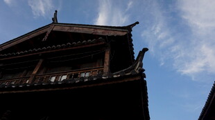 古建飞檐 蓝天相伴