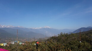 山间美景 远眺连绵山脉