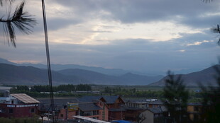 山间城镇风景