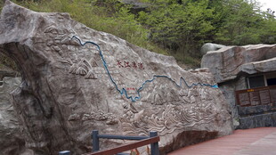 户外攀岩岩壁场景