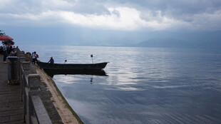 湖畔码头 小船静泊