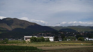 乡村远山风景图