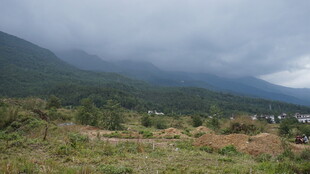 山间村落 云雾缭绕之景