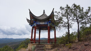 山顶古亭 景致清幽