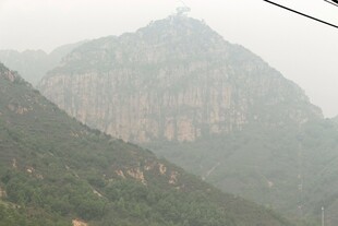 石林峡雾中朦胧山峦