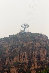 石林峡山顶观景台屹立险峻山巅