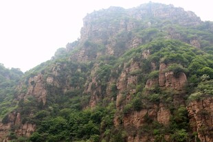 石林峡巍峨青山覆绿植