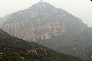 石林峡巍峨山峦景色