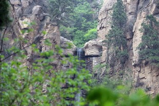石林峡山间栈道隐于葱郁山林