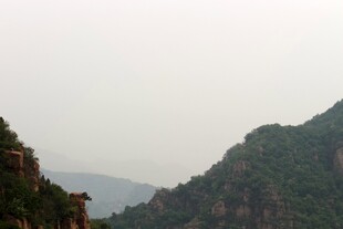 石林峡山峦叠翠的自然风光