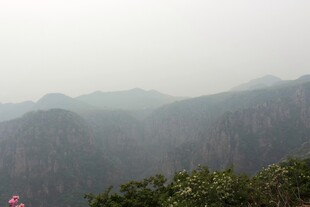 石林峡山间朦胧景致